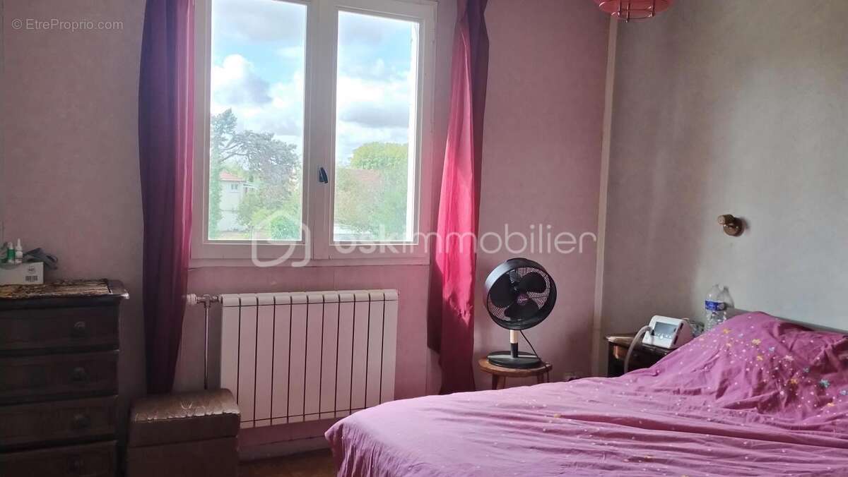 Maison de 110 m² à Nazelles-Négron - photo 6