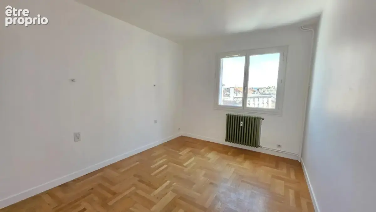 Appartement de type 3  79 m² ,  renove avec gout au 6 eme etage et avec ascenseur - - photo 13