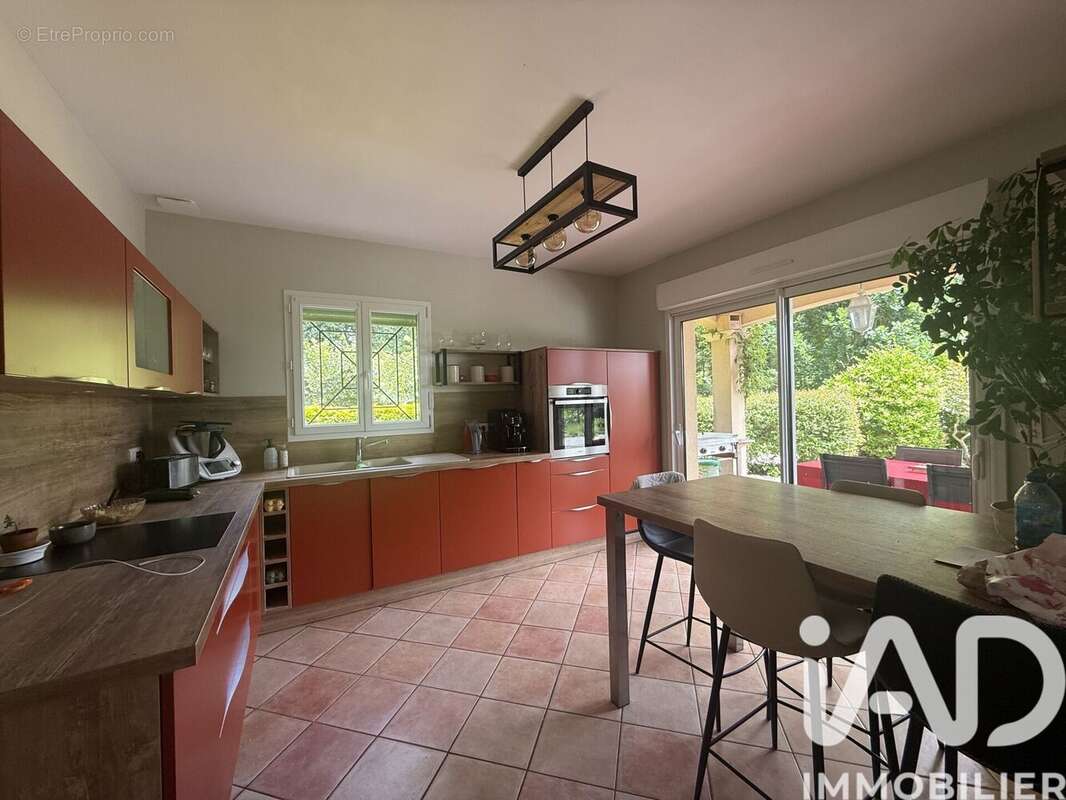 Maison 200 m² à Saint-Sauveur  - photo 3