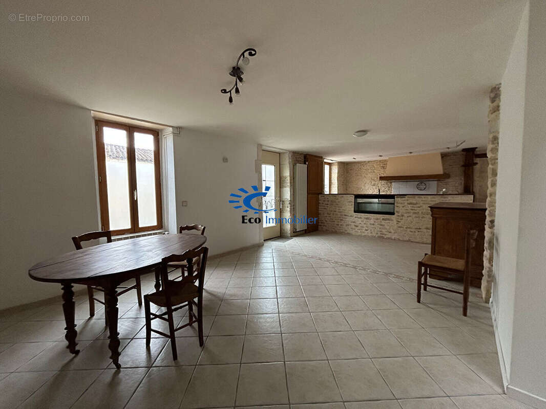 Maison à NUAILLE-D&#039;AUNIS