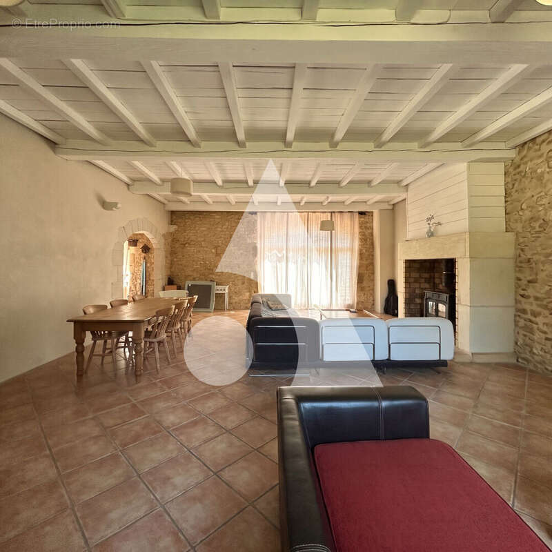 Domaine de caractère en pierre - maison, 3 gîtes, piscine et 5 hectares de forêt privée - photo 3