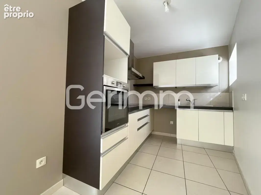 Vente - Appartement - 4 pièces + cuisine - 90 m² - 339 000 € - - photo 3