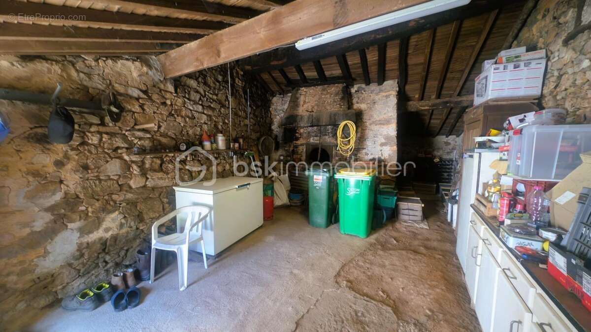 Maison à rénover avec nombreuses dépendances - photo 12
