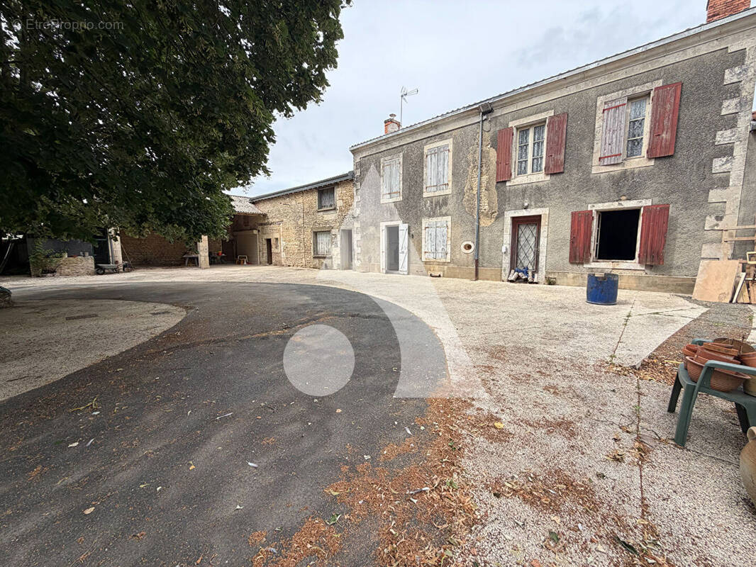 Maison à AIFFRES
