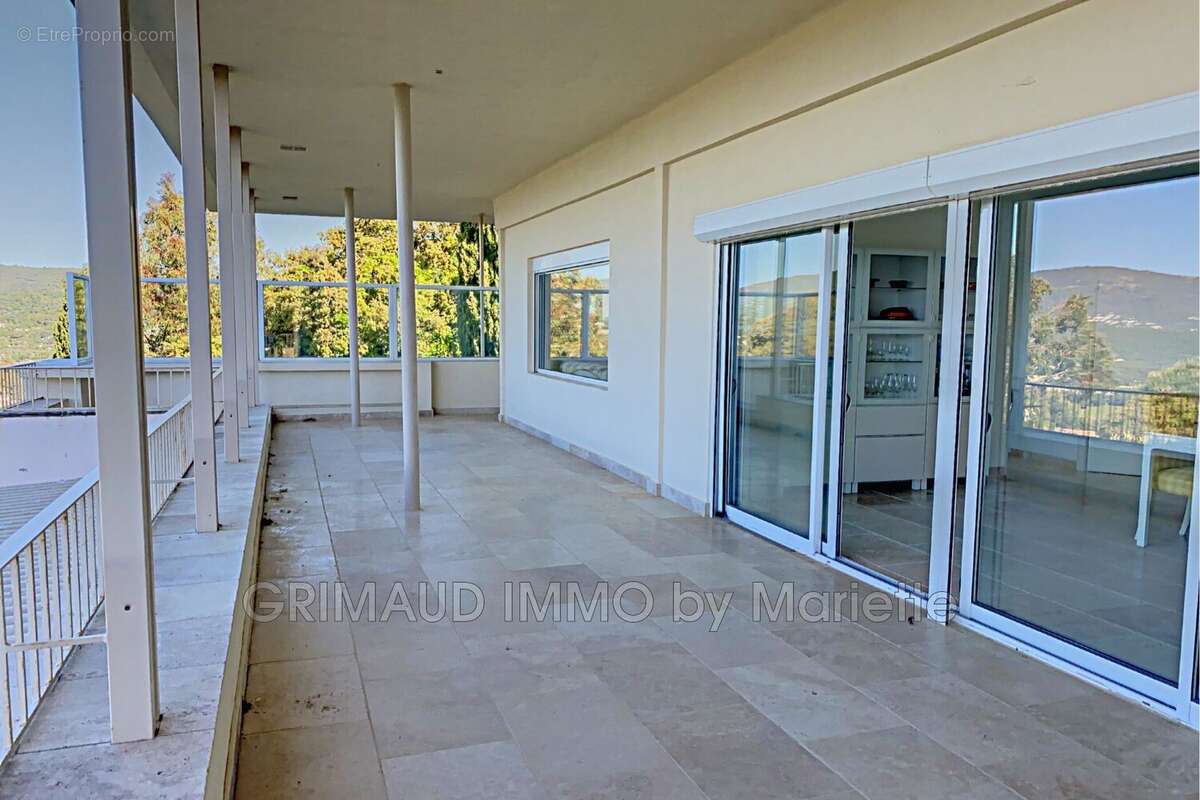 Appartement à LA CROIX-VALMER