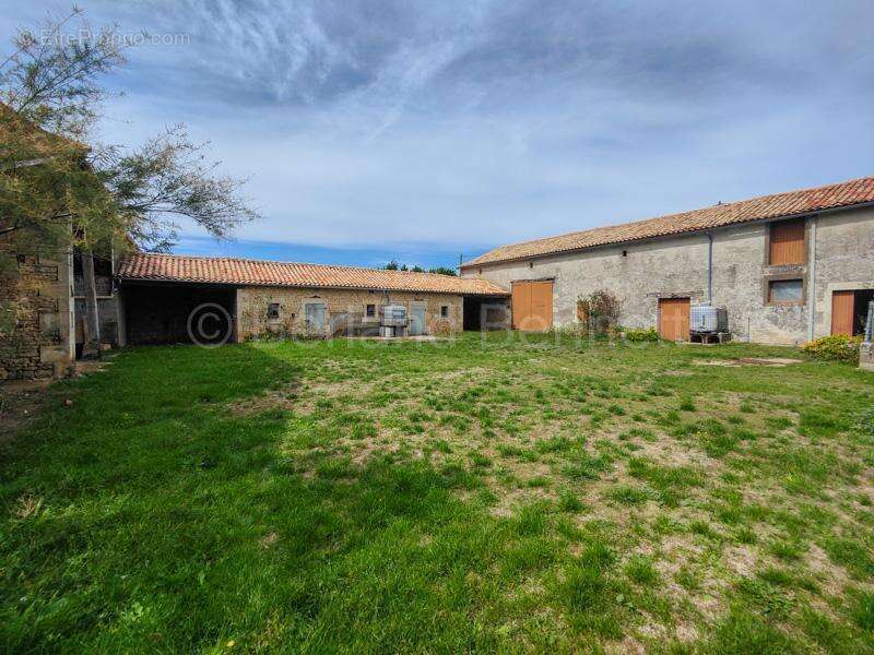 Maison à SAUZE-VAUSSAIS