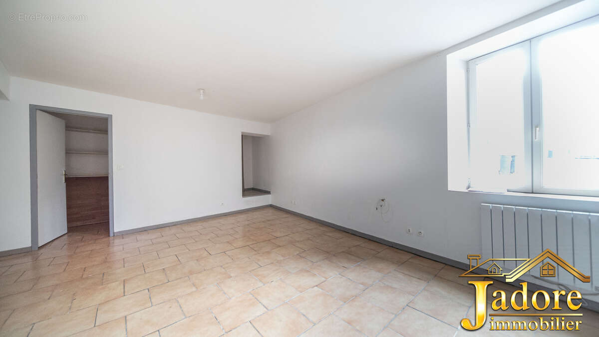 Appartement à SENONES