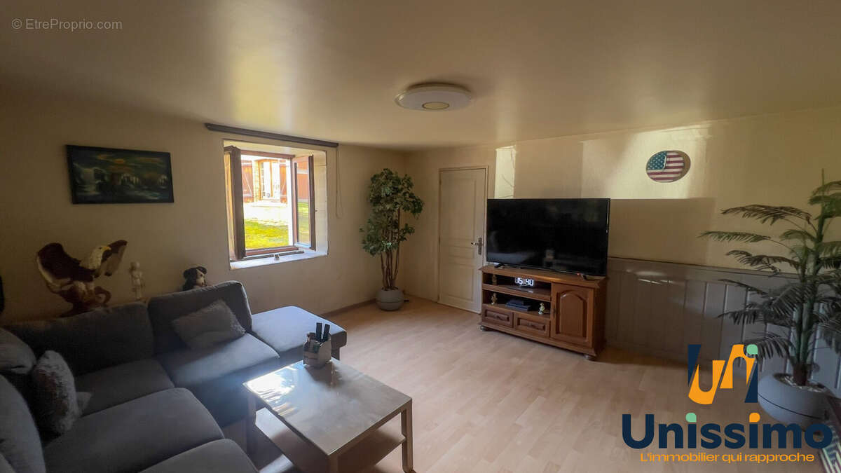 Maison à HYEMONDANS