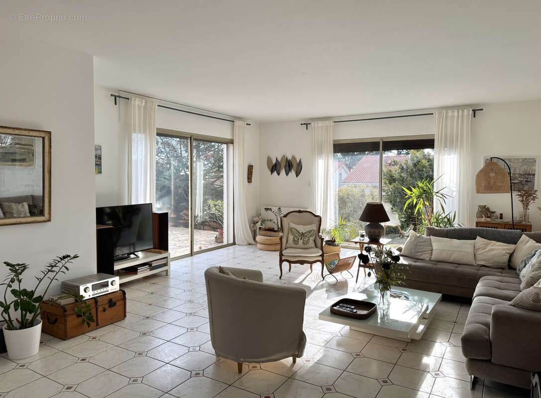 Maison à GREZIEU-LA-VARENNE