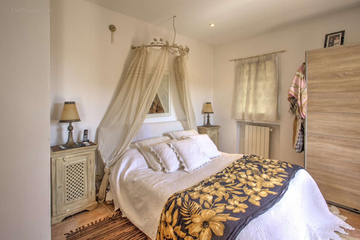  superbe villa proche de st-tropez  1 272 000 € - photo 15