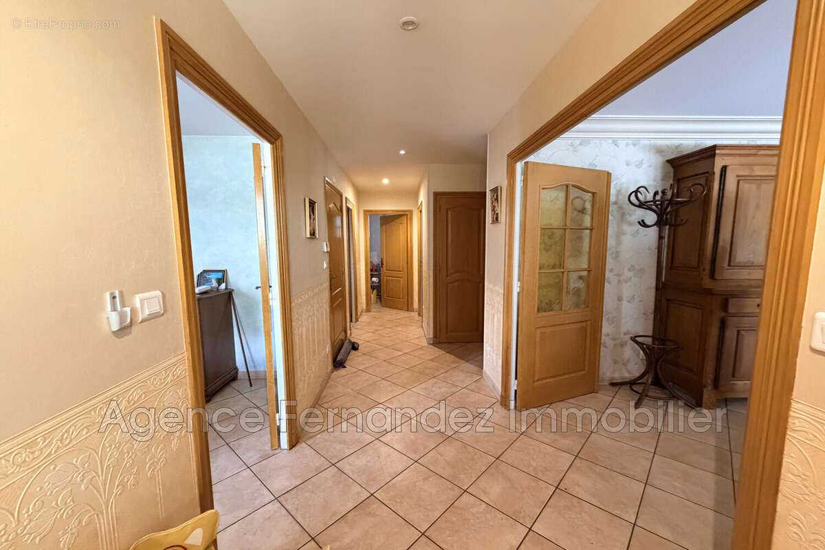 Maison 170 m² à Chenay-Le-Chatel  - photo 7
