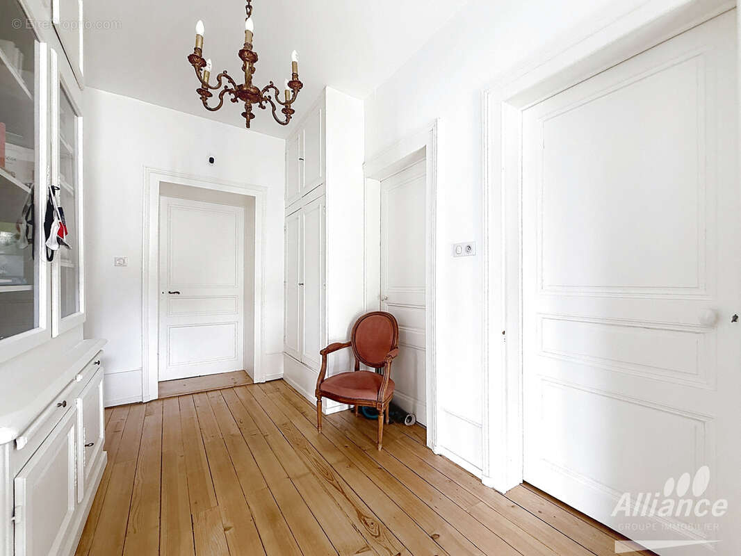 Une adresse d'exception - l'elegance intemporelle d'une demeure de caractere. - photo 7