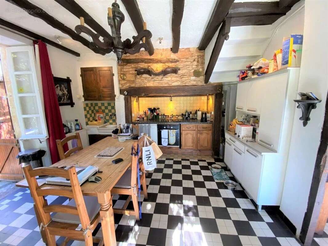 Maison à FRAYSSINET-LE-GELAT
