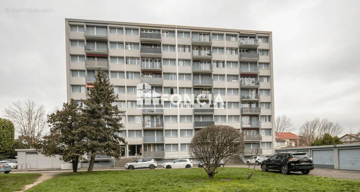 Appartement à LE PONT-DE-CLAIX