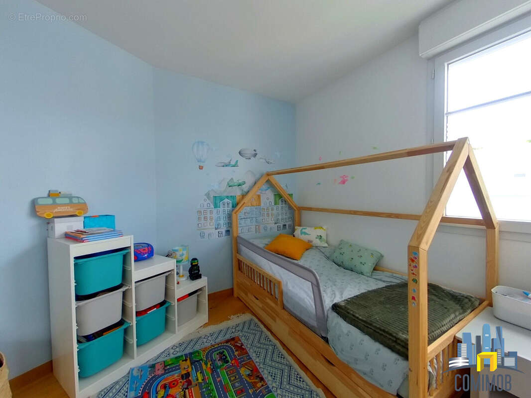 Appartement à COURBEVOIE