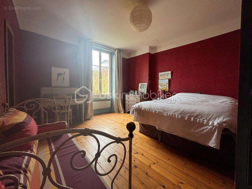 Maison à LUSSAC-LES-CHATEAUX