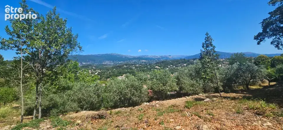 Terrain à MOUANS-SARTOUX