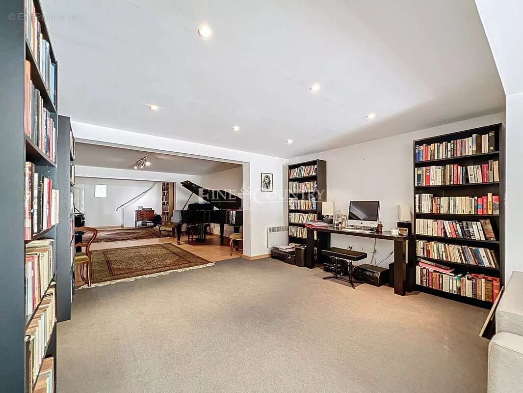 Maison à CHATEAUNEUF-GRASSE