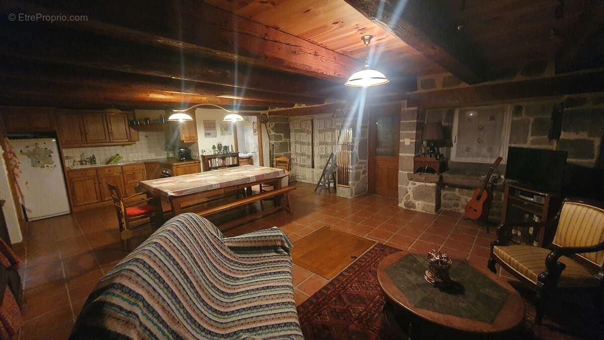 Maison à ALBEPIERRE-BREDONS