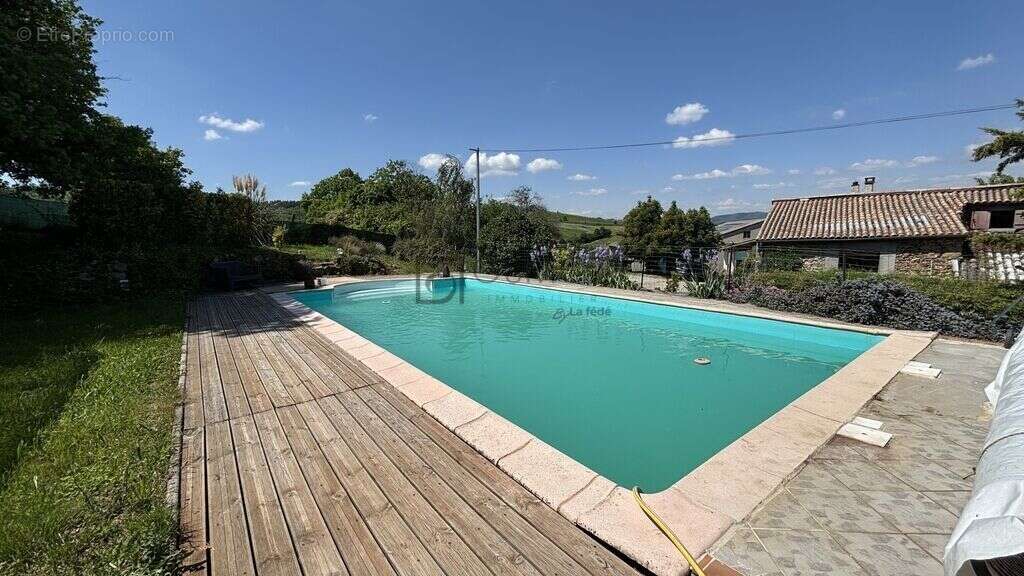 Propriété de charme avec gîte, piscine et dépendances sur 9000 m - photo 5