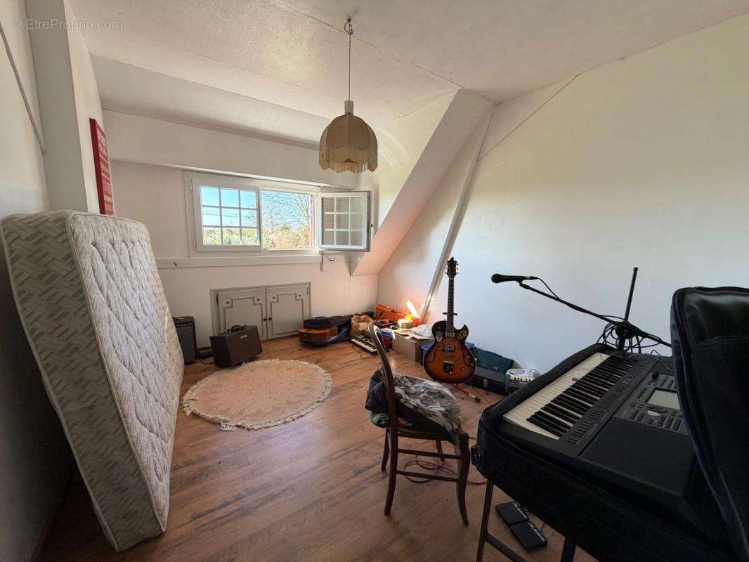  Maison familiale 6 chambres avec vie de plain-pied – Environnement calme – Proche plages du Débarquement – LIESVILLE SUR DOUVE  - photo 21