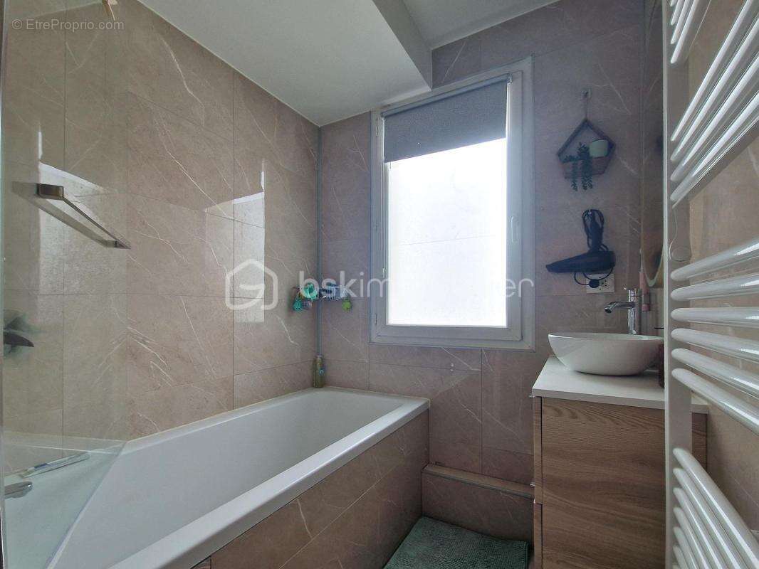 Appartement à EMERAINVILLE