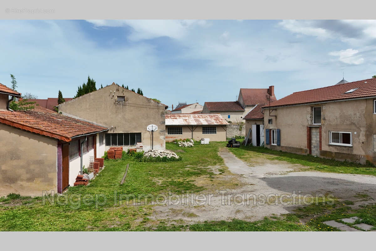 Maison à SAINT-BONNET-DE-ROCHEFORT