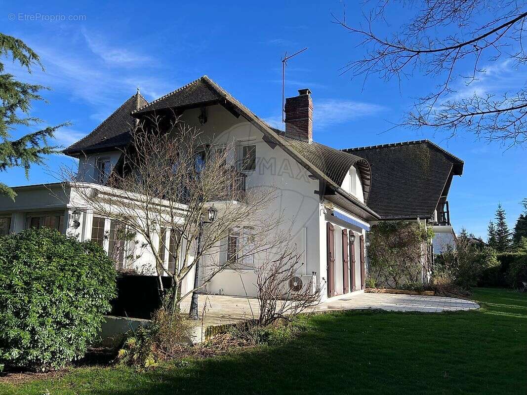 Maison à SAINT-ETIENNE-DU-ROUVRAY