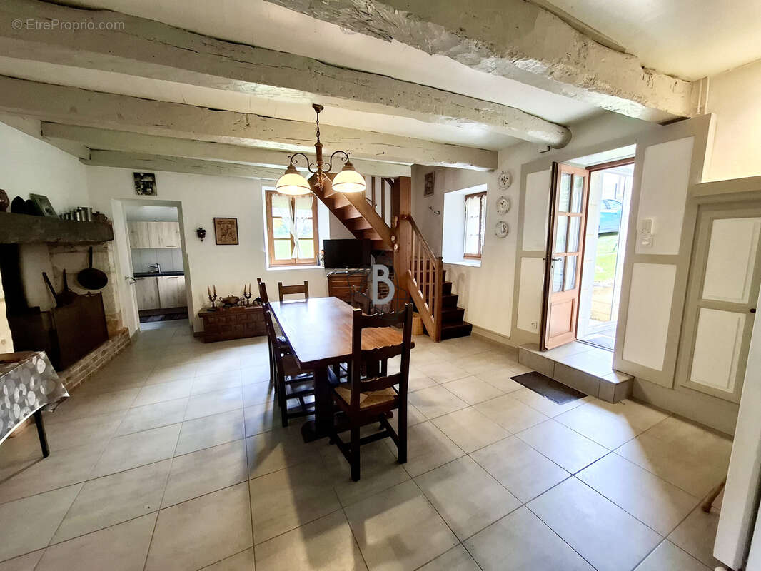 Maison à CHAMPAGNAC-DE-BELAIR