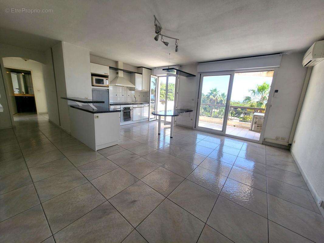 Appartement À Vendre - photo 2