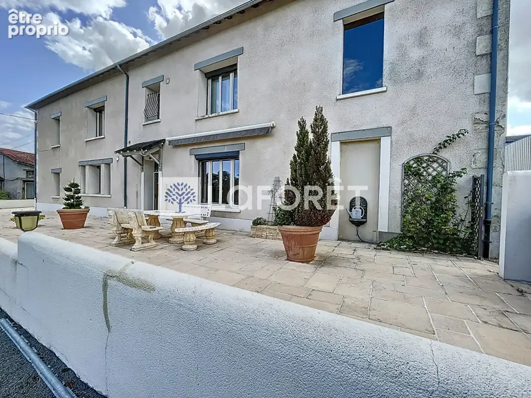 Maison avec 4 chambres avec terrasses jardin dépendances - photo 2