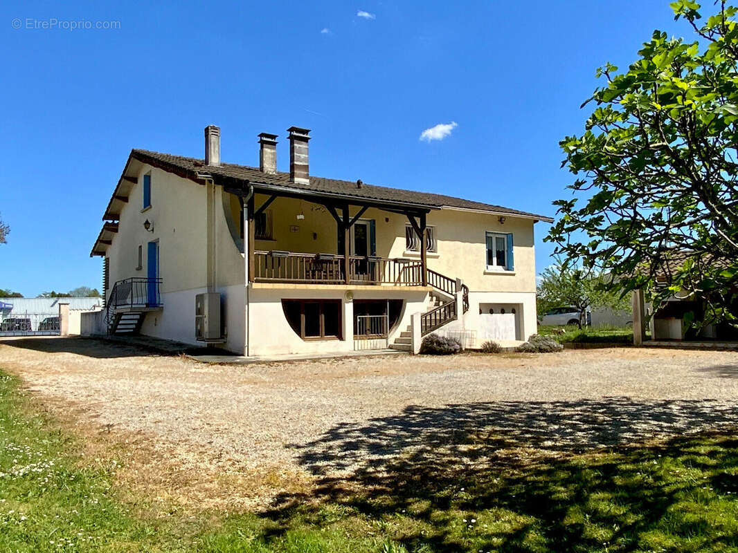 Maison Jonzac 6 pièce(s) 140 m2  et sous sol - photo 10