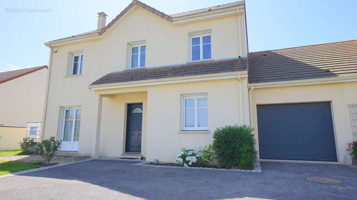 Maison à MEZIERES-SUR-SEINE