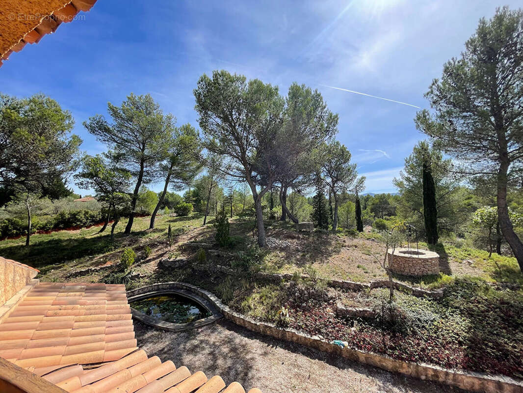 Maison à CHATEAUNEUF-LE-ROUGE