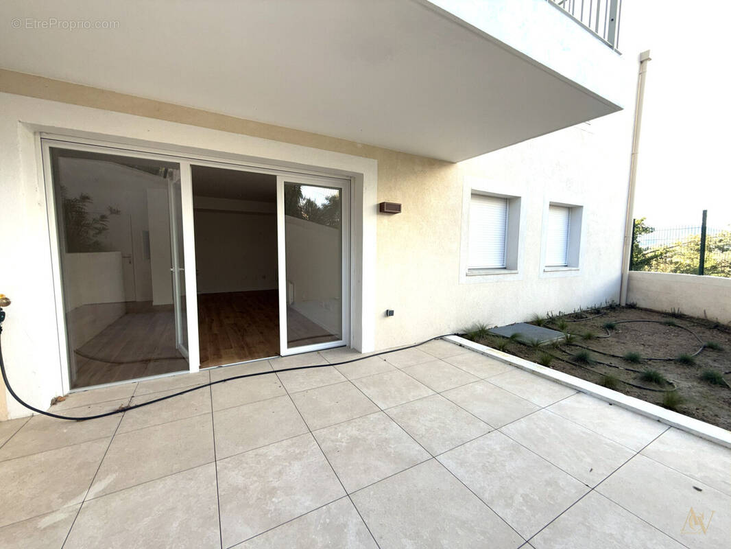 OFFRES EXCLUSIVES pour ce Joli T3 - 64 m² avec Jardin privatif à Cogolin 1 - Appartement à COGOLIN
