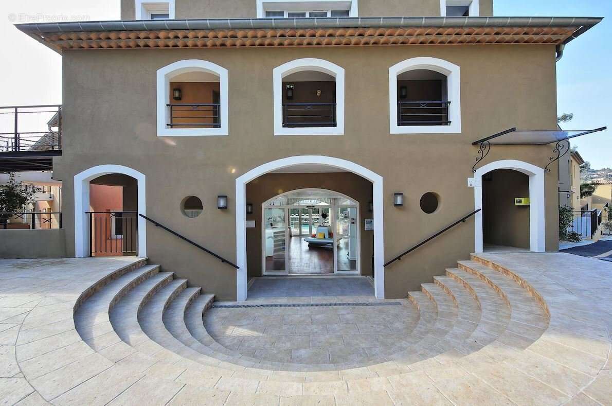 Appartement à MOUGINS