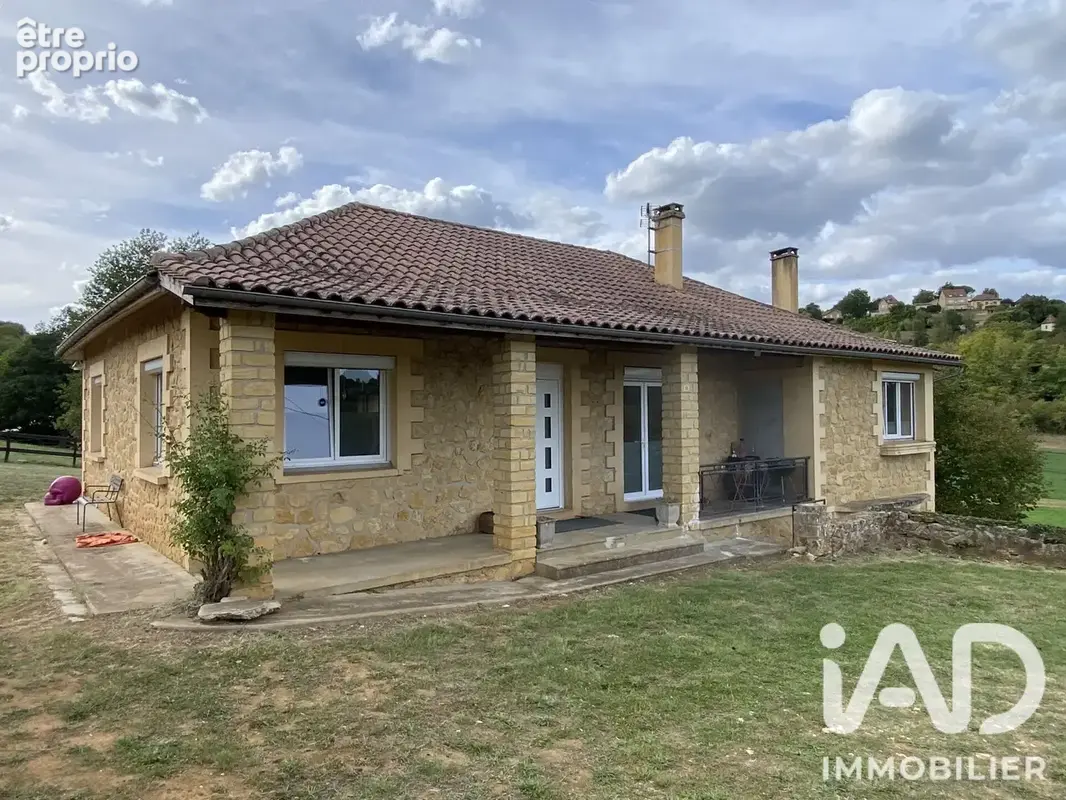 Photo 1 - Maison à SAINT-CYBRANET
