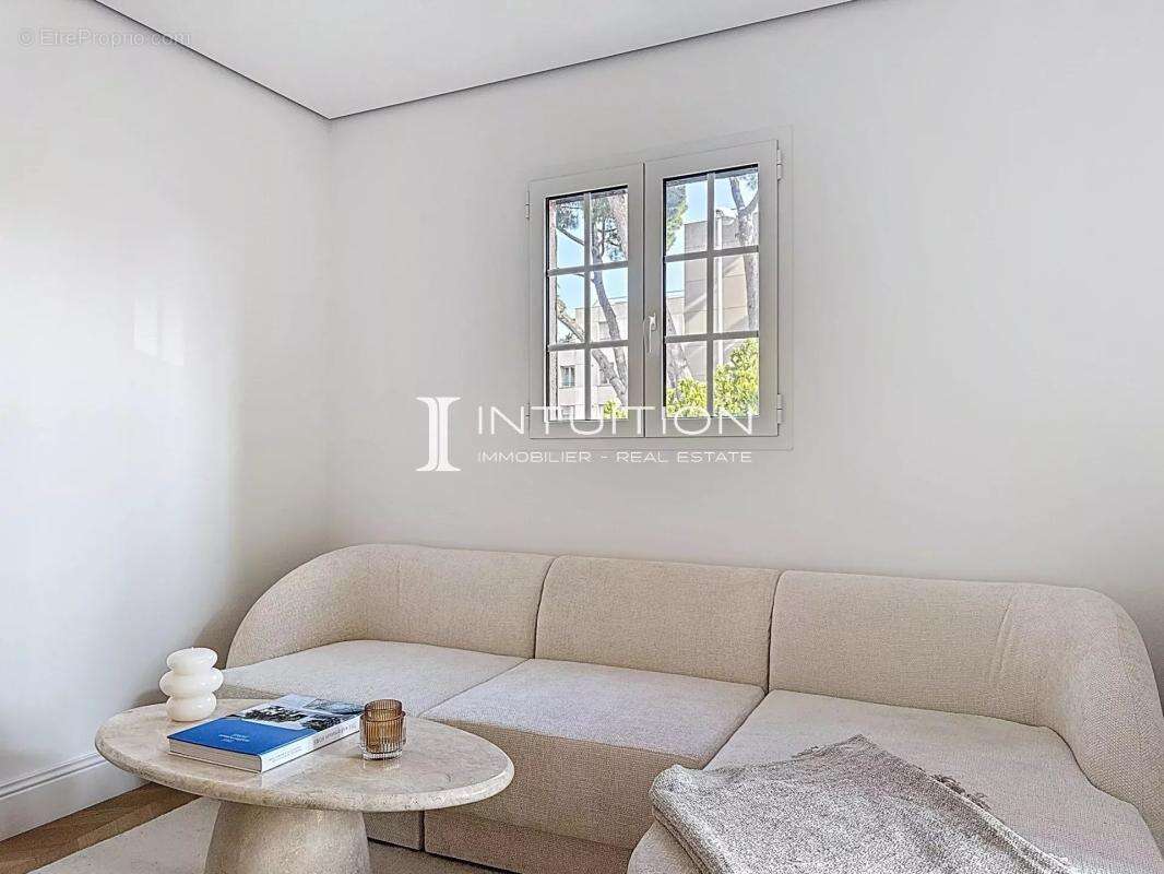Saint Laurent du Var : 3 pièces entièrement rénové au dernier étage avec garage - photo 18