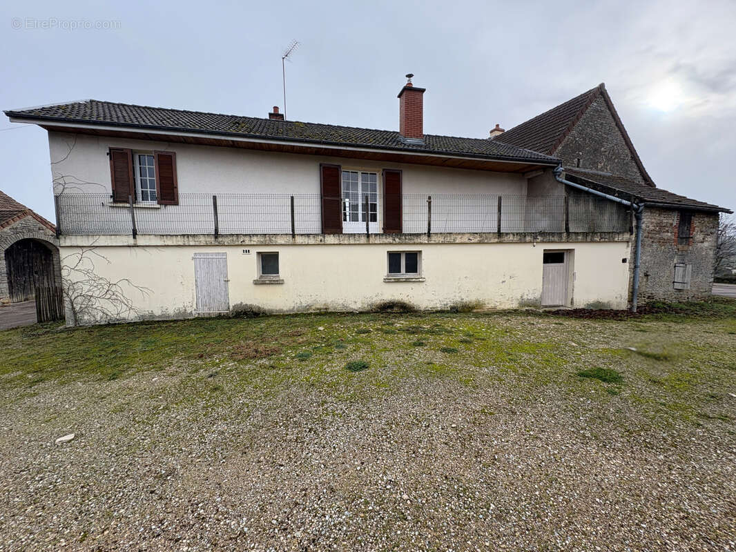 Maison à MONTCEAU-ET-ECHARNANT