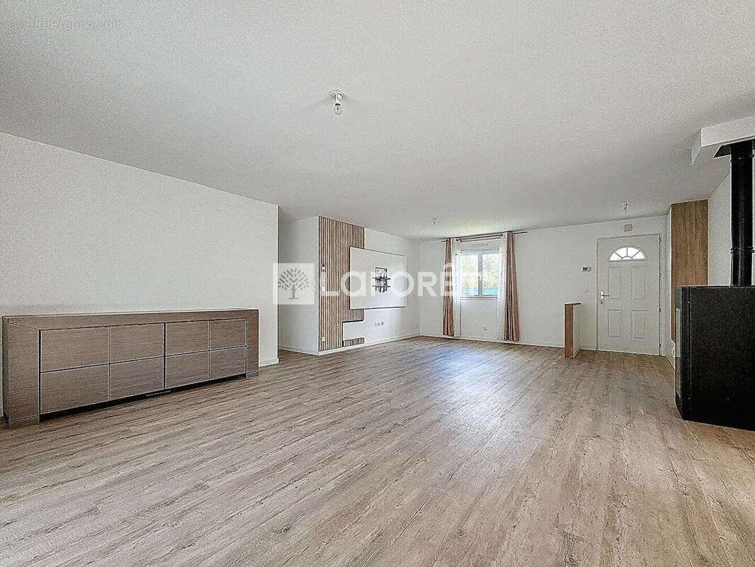 Maison à SAINT-PIERRE-DES-FLEURS