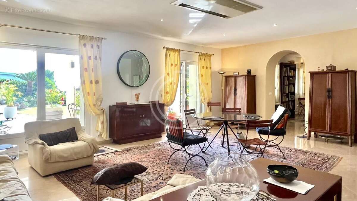 Appartement à LE CANNET