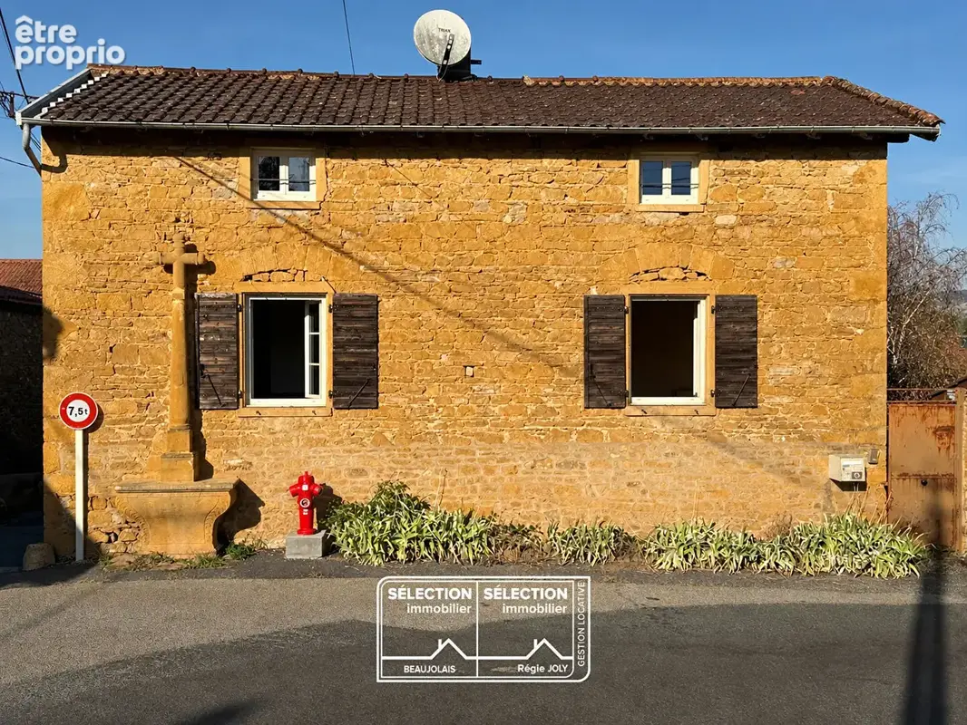 Saint Germain Nuelles - Maison en pierres à rénover avec cour et dépendances - photo 1