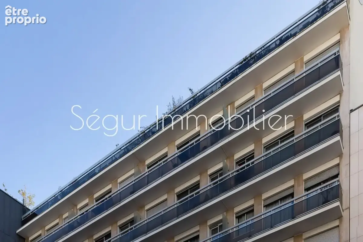 Paris XVe Pasteur : Penthouse avec terrasse et balcons - photo 18