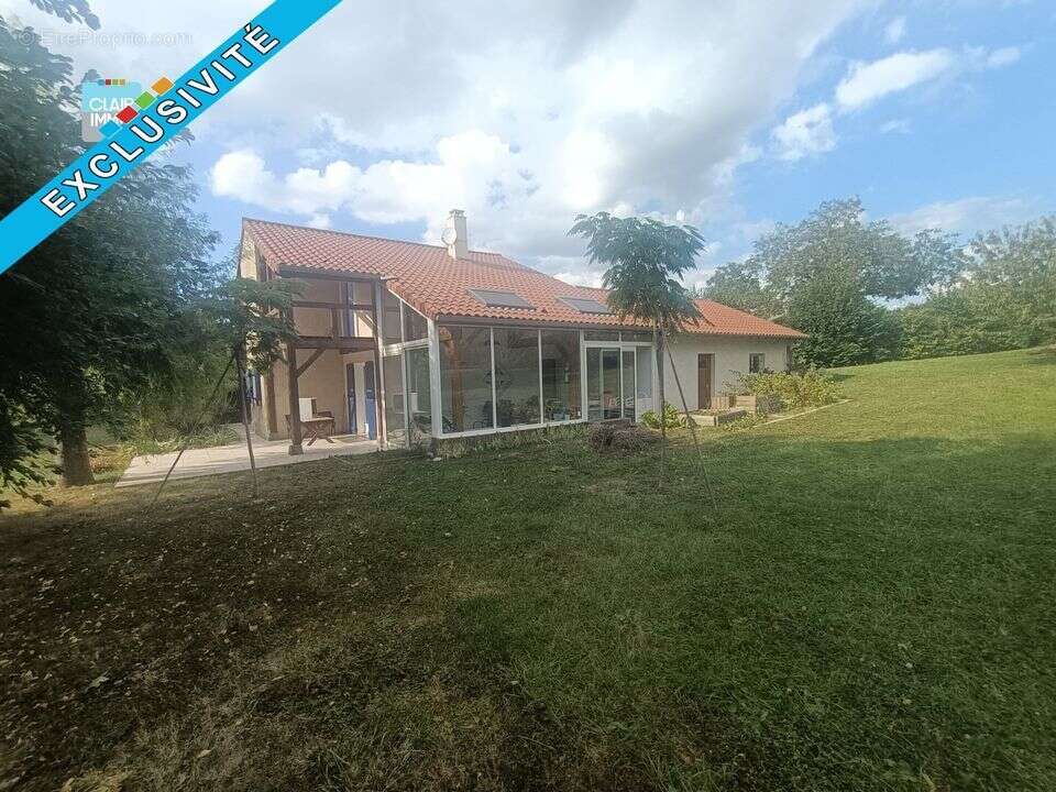 A LUGNY MAISON 6 PIECES DE 130M² AVEC TERRASSE SUR TERRAIN DE - Maison à LUGNY