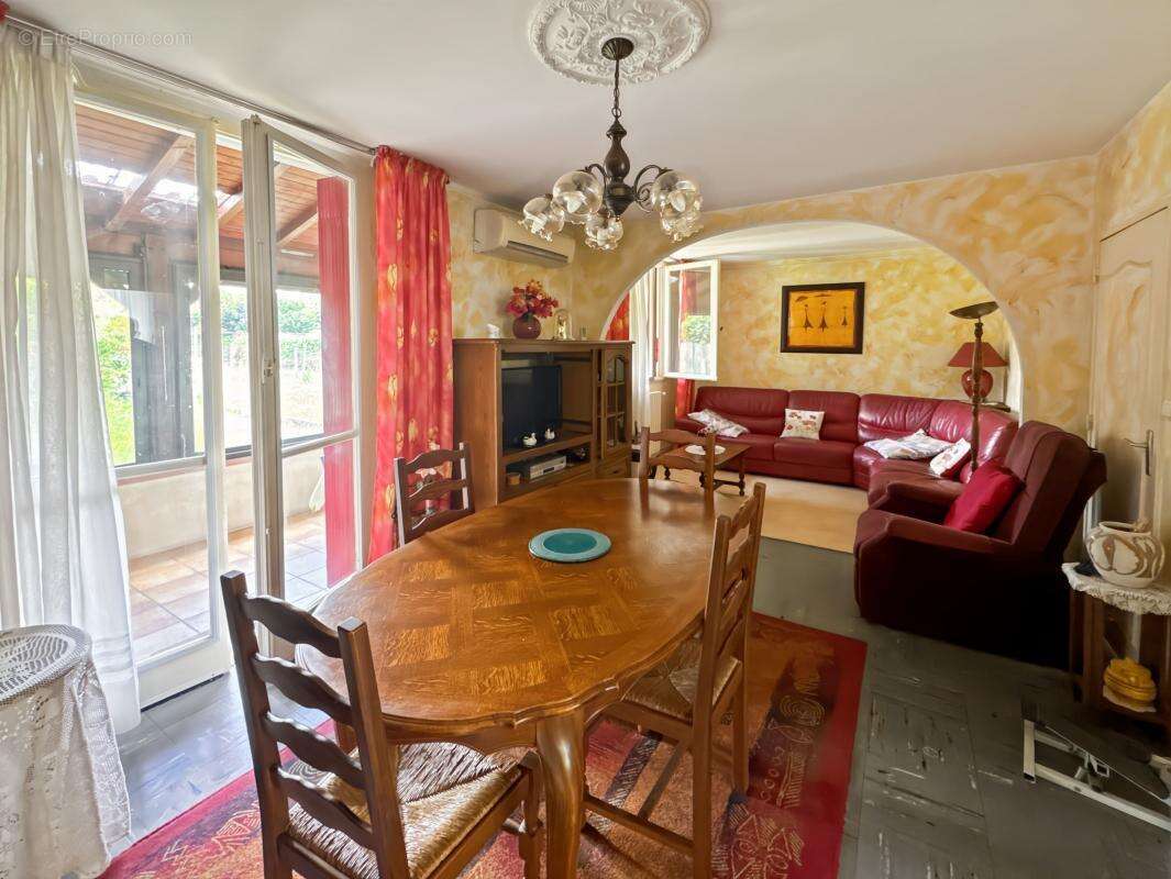 Maison à SAINT-LEON-SUR-L'ISLE