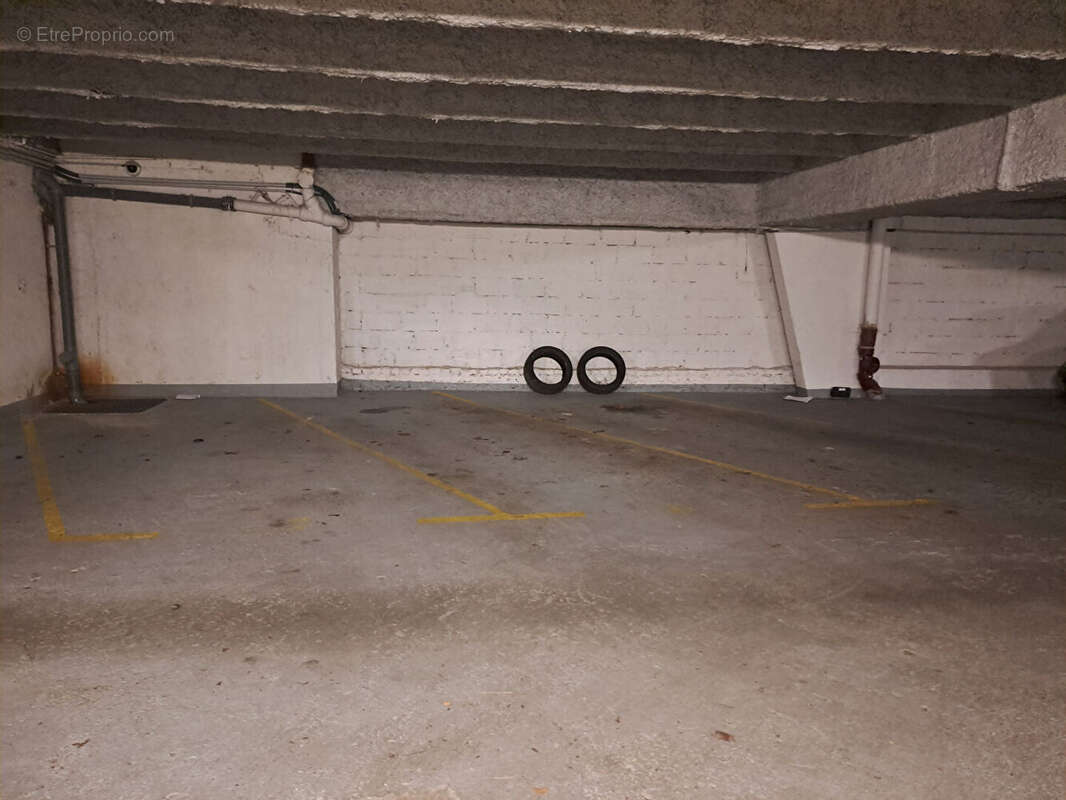 1 Metro Barbara 10 parkings  a vendre - photo 4