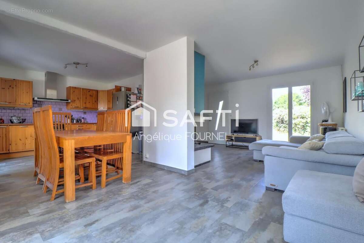 Photo 3 - Maison à SIMANDRES