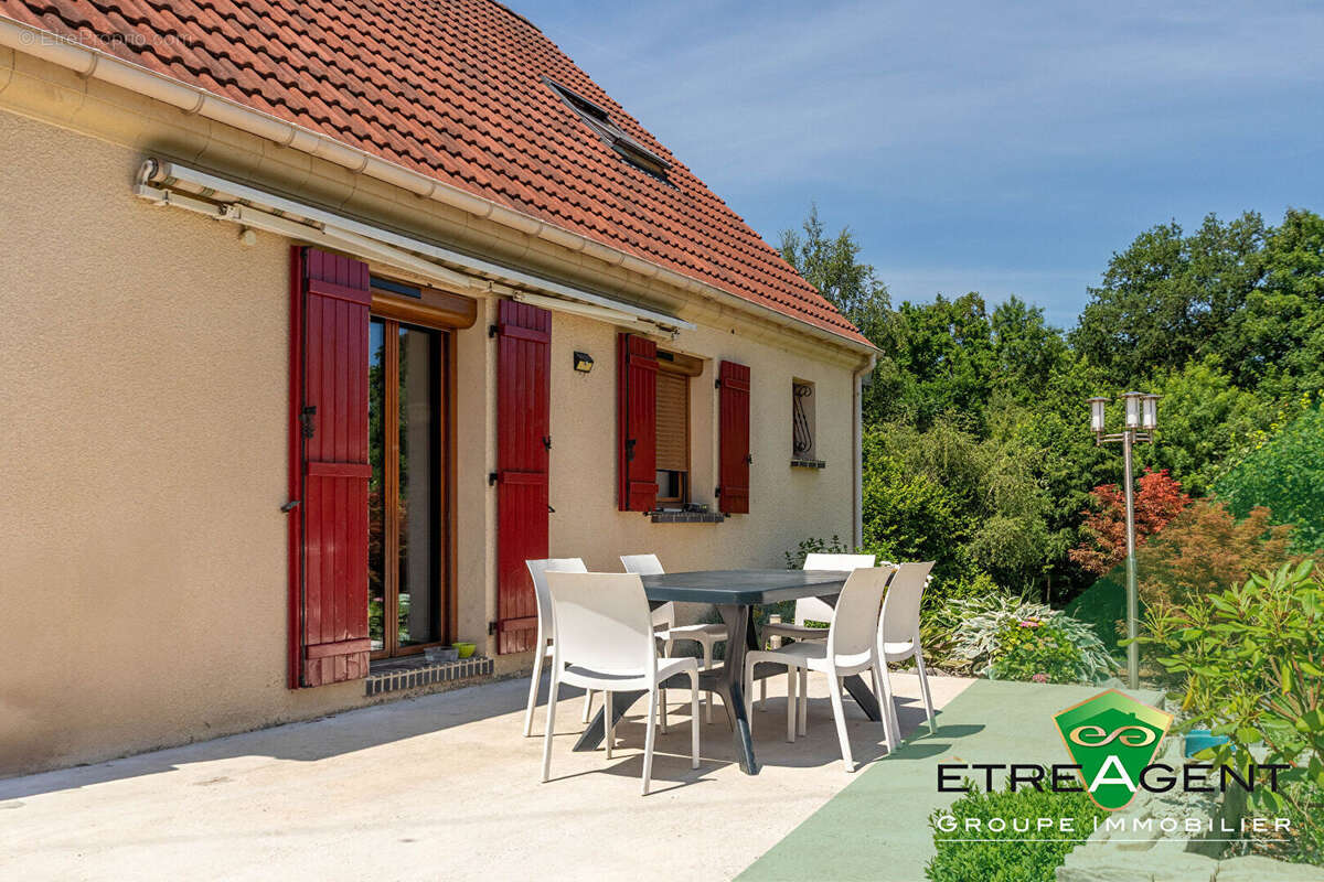 Maison à SAINT-CYR-DE-SALERNE