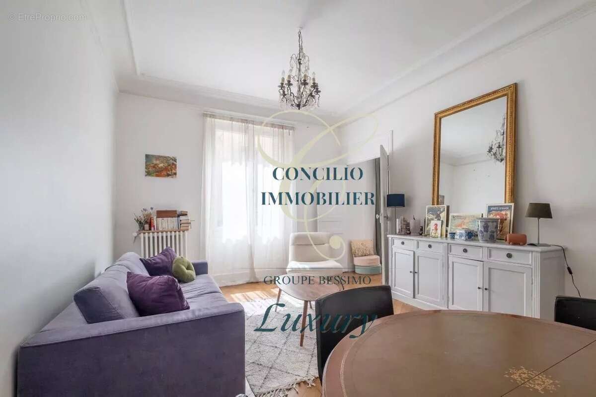 Appartement à PARIS-8E