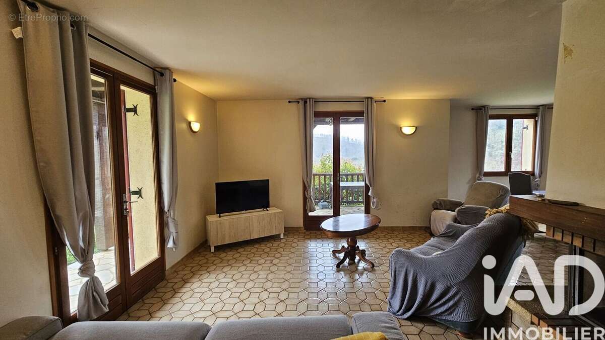 Maison 132 m² à Saint-Etienne-De-Maurs  - photo 9